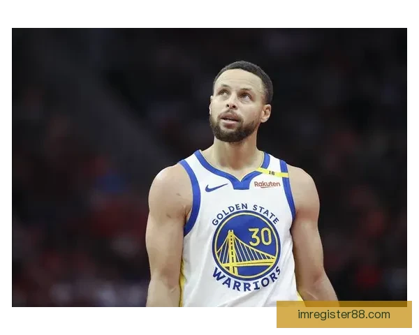 勇士官方：库里完成5对5对抗训练 本周末将接受重新评估